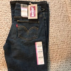 New with tags  Women super low Levi’s boot cut size 1 medium